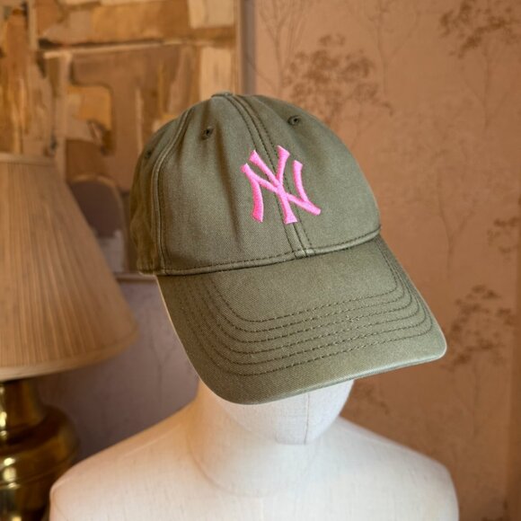 New York Yankees Clean up hat in moss green with pink - Picture 14 of 16